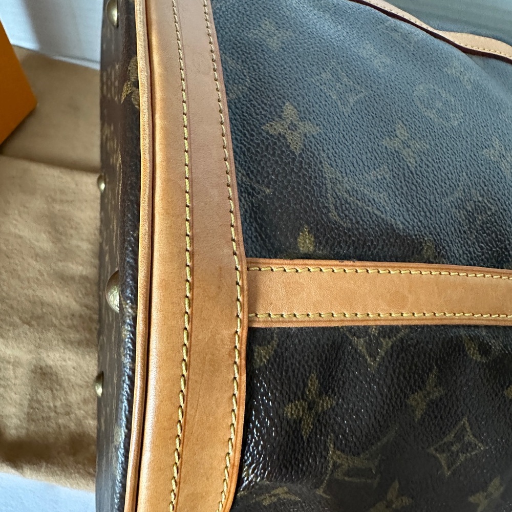 Authentic Large Bucket Shoulder Bag Louis Vuitton. - Picture 9 of 17